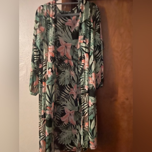 Hawaiian print kimono cover up! - Picture 4 of 5